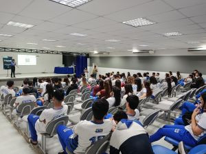 Mais de 300 jovens participam de oficina sobre cooperativismo e comunicação
