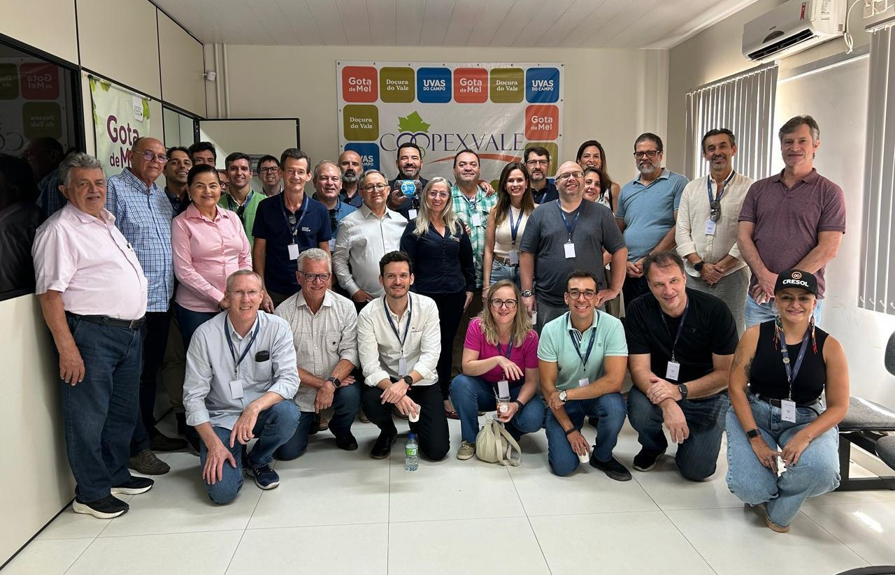 Lideranças cooperativistas e do poder público nacional visitam Vale do São Francisco