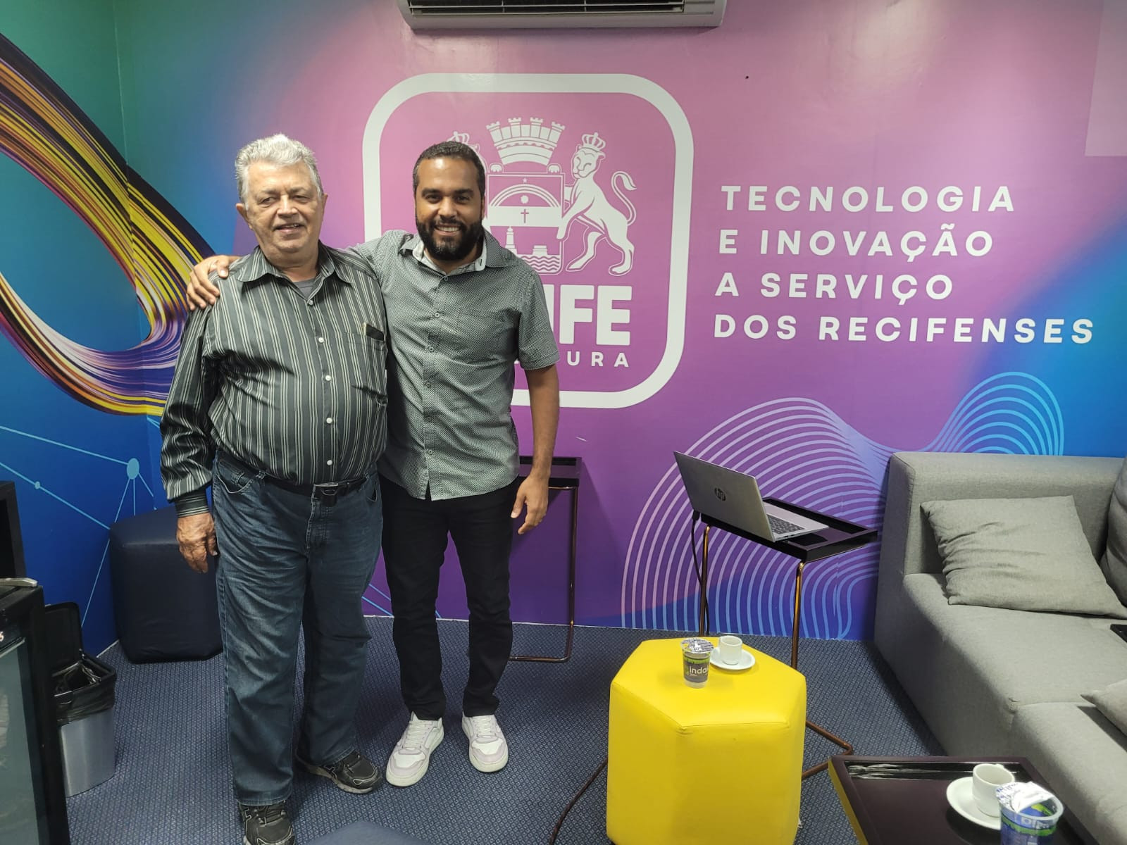 Malaquias Anselmo de Oliveira com o Secretário Rafael Bezerra